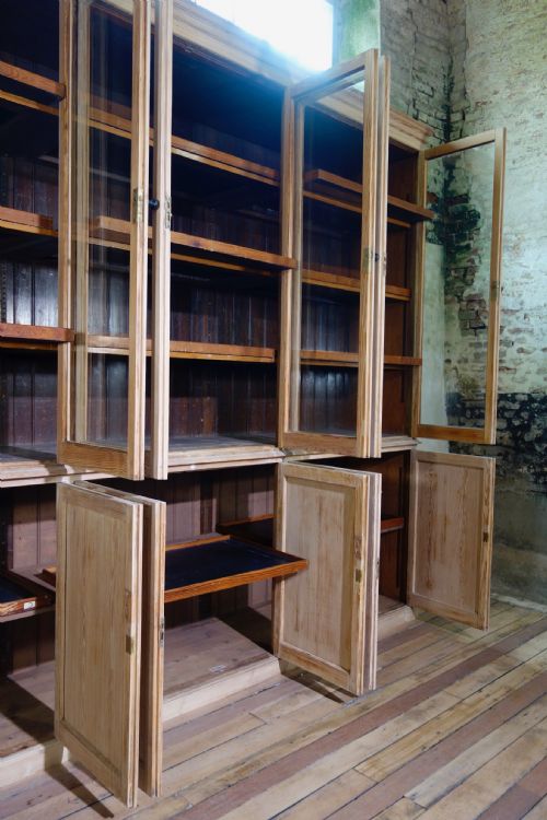 AN EXCEPTIONALLY LARGE LATE 19TH CENTURY GLAZED BLEACHED BOOKCASE DISPLAY CABINET SHOP FITTING KITCHEN - ADDITIONAL PHOTO 7