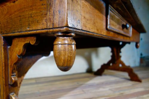 A LARGE 18THCENTURY FRENCH PROVINCIAL FARMHOUSE KITCHEN TABLE - ADDITIONAL PHOTO 3