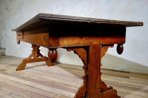 A LARGE 18THCENTURY FRENCH PROVINCIAL FARMHOUSE KITCHEN TABLE - ADDITIONAL PHOTO 9