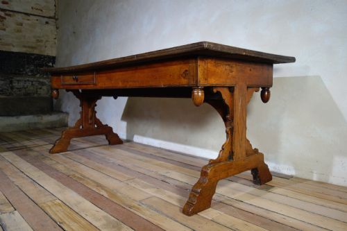 A LARGE 18THCENTURY FRENCH PROVINCIAL FARMHOUSE KITCHEN TABLE - ADDITIONAL PHOTO 10