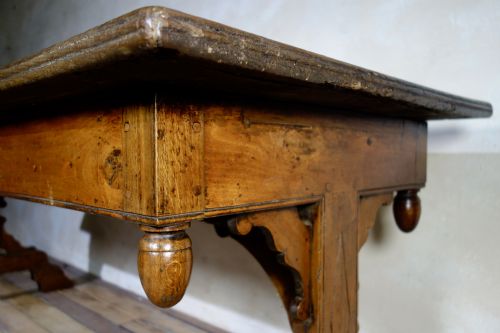 A LARGE 18THCENTURY FRENCH PROVINCIAL FARMHOUSE KITCHEN TABLE - ADDITIONAL PHOTO 11