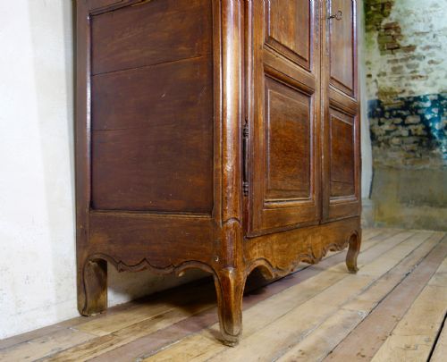 A SMALL 18TH CENTURY FRENCH PROVINCIAL OAK ARMOIRE WARDROBE CUPBOARD - ADDITIONAL PHOTO 1