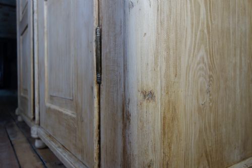 A LARGE 19TH CENTURY CONTINENTAL ARMOIRE WARDROBE - ADDITIONAL PHOTO 8