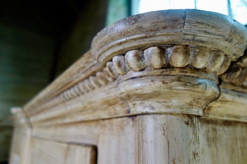 A LARGE 19TH CENTURY CONTINENTAL ARMOIRE WARDROBE - ADDITIONAL PHOTO 10