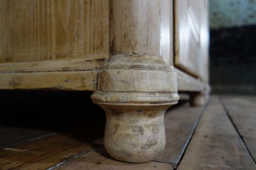 A LARGE 19TH CENTURY CONTINENTAL ARMOIRE WARDROBE - ADDITIONAL PHOTO 11