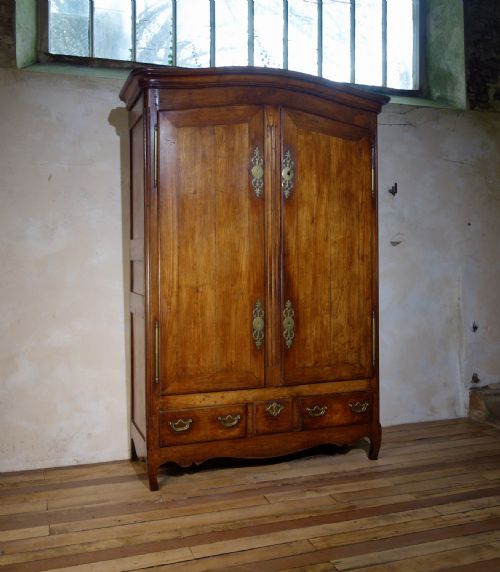 an 18th century french walnut armoire wardrobe - CATEGORY: ANTIQUE WARDROBES - DATED 18TH CENTURY
