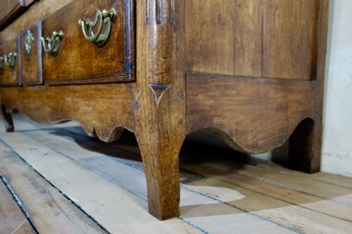 AN 18TH CENTURY FRENCH WALNUT ARMOIRE WARDROBE - ADDITIONAL PHOTO 3