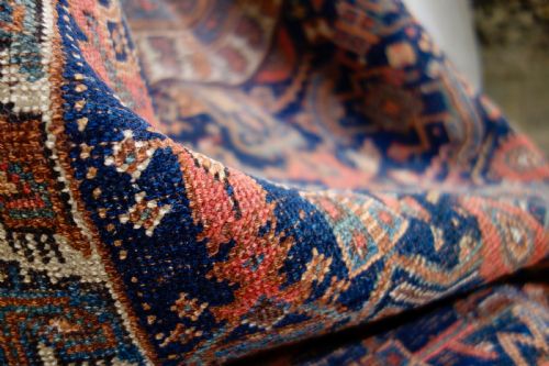 A NORTH WEST PERSIAN RUG - ADDITIONAL PHOTO 2