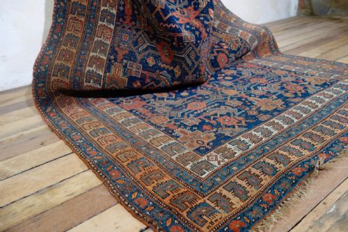A NORTH WEST PERSIAN RUG - ADDITIONAL PHOTO 3