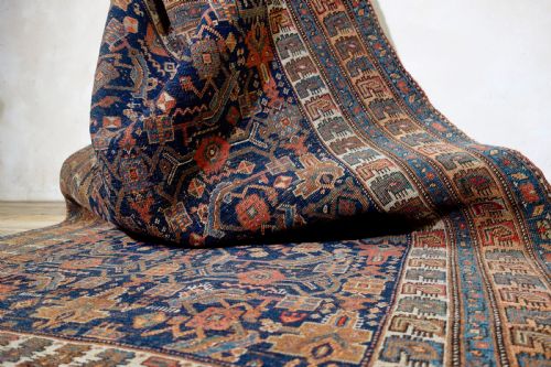A NORTH WEST PERSIAN RUG - ADDITIONAL PHOTO 5