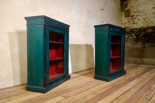 A NEAR PAIR OF REGENCY STYLE GREEN PAINTED PIER DISPLAY CABINETS GLAZED - ADDITIONAL PHOTO 13