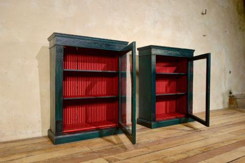 A NEAR PAIR OF REGENCY STYLE GREEN PAINTED PIER DISPLAY CABINETS GLAZED - ADDITIONAL PHOTO 14