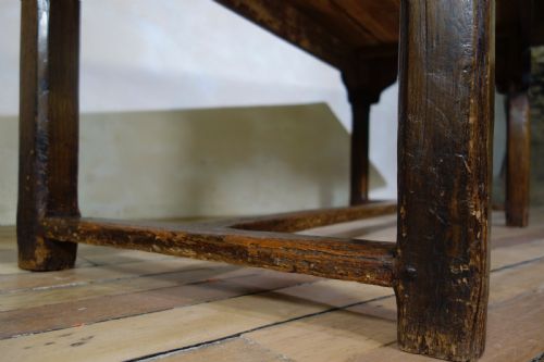 A LATE 18TH CENT ELM OAK FARMHOUSE TRESTLE TABLE - ADDITIONAL PHOTO 4