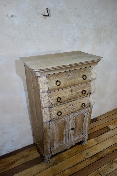 A TALL 18TH CENTURY DUTCH BLEACHED OAK BOMBE SECRTAIRE CABINET - ADDITIONAL PHOTO 6