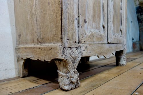 A TALL 18TH CENTURY DUTCH BLEACHED OAK BOMBE SECRTAIRE CABINET - ADDITIONAL PHOTO 1
