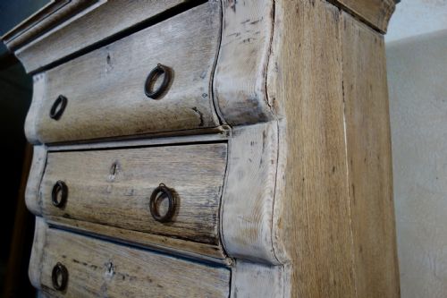 A TALL 18TH CENTURY DUTCH BLEACHED OAK BOMBE SECRTAIRE CABINET - ADDITIONAL PHOTO 2