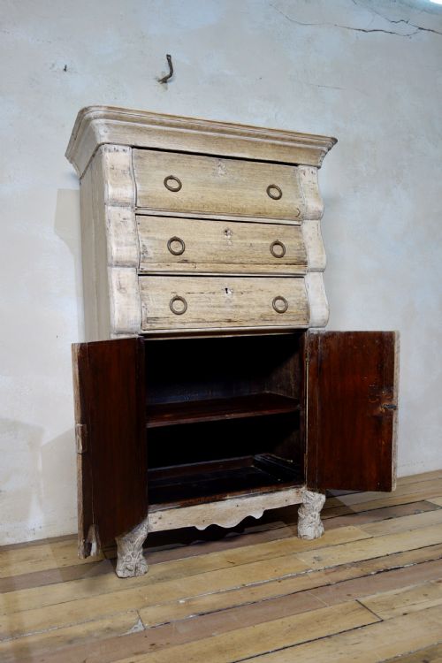 A TALL 18TH CENTURY DUTCH BLEACHED OAK BOMBE SECRTAIRE CABINET - ADDITIONAL PHOTO 8