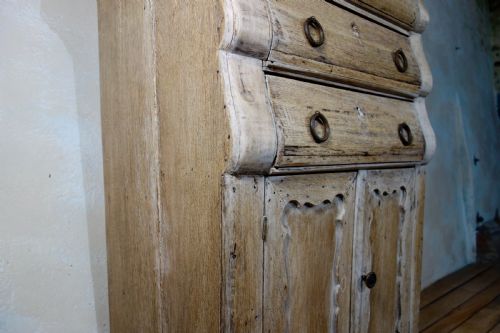 A TALL 18TH CENTURY DUTCH BLEACHED OAK BOMBE SECRTAIRE CABINET - ADDITIONAL PHOTO 10