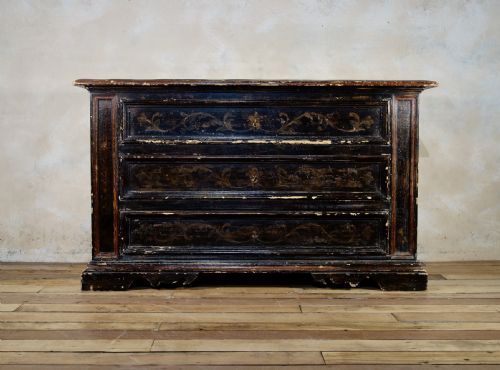 A LARGE SCALE ITALIAN 20TH CENTURY PAINTED COMMODE CHEST OF DRAWERS - ADDITIONAL PHOTO 1