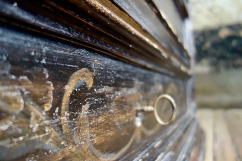A LARGE SCALE ITALIAN 20TH CENTURY PAINTED COMMODE CHEST OF DRAWERS - ADDITIONAL PHOTO 5