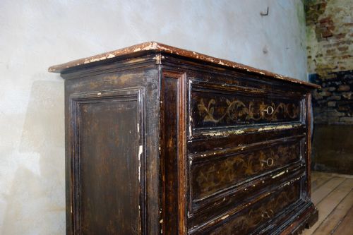 A LARGE SCALE ITALIAN 20TH CENTURY PAINTED COMMODE CHEST OF DRAWERS - ADDITIONAL PHOTO 6