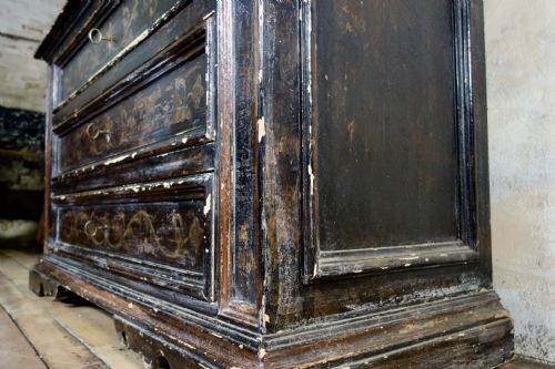 A LARGE SCALE ITALIAN 20TH CENTURY PAINTED COMMODE CHEST OF DRAWERS - ADDITIONAL PHOTO 8