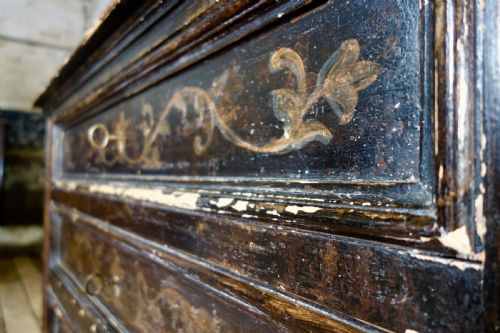 A LARGE SCALE ITALIAN 20TH CENTURY PAINTED COMMODE CHEST OF DRAWERS - ADDITIONAL PHOTO 10
