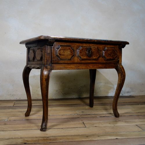 a charming 19th cent small french walnut side table - CATEGORY: ANTIQUE TABLES - DATED 19TH CENTURY