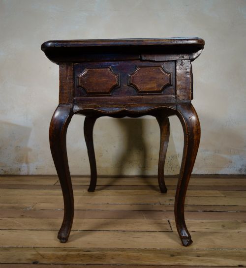 A CHARMING 19TH CENT SMALL FRENCH WALNUT SIDE TABLE - ADDITIONAL PHOTO 3