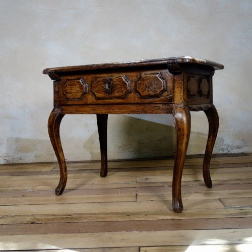 A CHARMING 19TH CENT SMALL FRENCH WALNUT SIDE TABLE - ADDITIONAL PHOTO 8