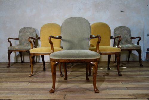 A PAIR OF ANTIQUE YELLOW UPHOLSTERED GEORGE I STYLE ARMCHAIRS - ADDITIONAL PHOTO 10