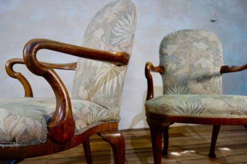 A PAIR OF ANTIQUE TAPESTRY UPHOLSTERED GEORGE I STYLE SHEPHERD CROOK ARMCHAIR - ADDITIONAL PHOTO 4