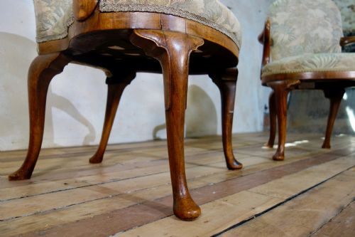 A PAIR OF ANTIQUE TAPESTRY UPHOLSTERED GEORGE I STYLE SHEPHERD CROOK ARMCHAIR - ADDITIONAL PHOTO 9