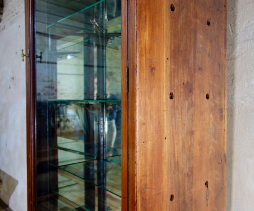 A LARGE 19TH CENTURY MAHOGANY SHOP DISPLAY CABINET - ADDITIONAL PHOTO 1