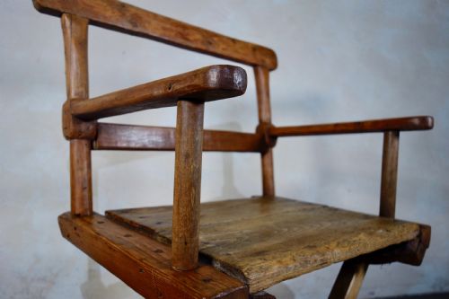 A 19TH CENTURY VERNACULAR PRIMITIVE SIDE CHAIR - ADDITIONAL PHOTO 1