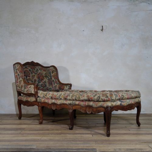 a large 18th century french chaise longue day bed - CATEGORY: ANTIQUE SOFAS - DATED 18TH CENTURY