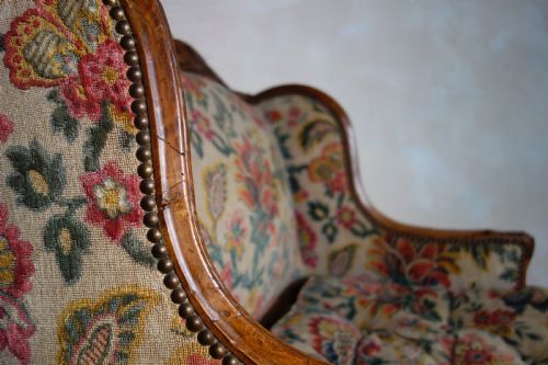A LARGE 18TH CENTURY FRENCH CHAISE LONGUE DAY BED - ADDITIONAL PHOTO 10