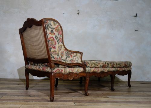 A LARGE 18TH CENTURY FRENCH CHAISE LONGUE DAY BED - ADDITIONAL PHOTO 11