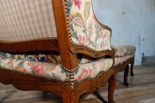 A LARGE 18TH CENTURY FRENCH CHAISE LONGUE DAY BED - ADDITIONAL PHOTO 12