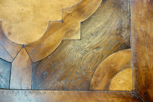 A LARGE PROVINCIAL 20TH CENT CONTINENTAL WALNUT CENTER DINING TABLE ROUND - ADDITIONAL PHOTO 5