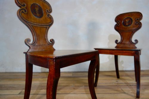 A PAIR OF MAHOGANY REGENCY HALL CHAIRS - ADDITIONAL PHOTO 5