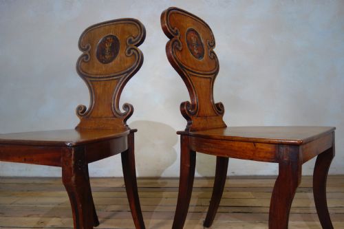 A PAIR OF MAHOGANY REGENCY HALL CHAIRS - ADDITIONAL PHOTO 4