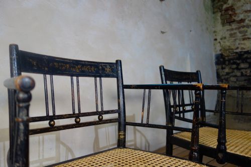 A PAIR OF REGENCY 19TH CENTURY EBONIZED GILDED OPEN ARM CHAIR CANED - ADDITIONAL PHOTO 6