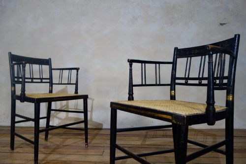 A PAIR OF REGENCY 19TH CENTURY EBONIZED GILDED OPEN ARM CHAIR CANED - ADDITIONAL PHOTO 7
