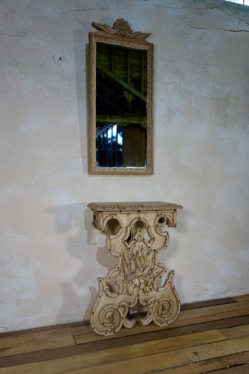 A CHARMING NEAR PAIR OF BLEACHED OAK CONTINENTAL CONSOLE TABLES WITH PIER MIRRORS - ADDITIONAL PHOTO 8