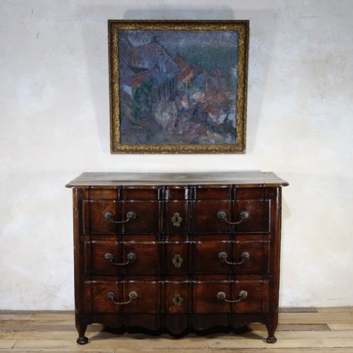 an 18th cent continental walnut serpentine commode chest of drawers - CATEGORY: ANTIQUE CHEST OF DRAWERS - DATED 18TH CENTURY