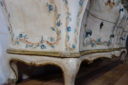 19TH CENTURY ITALIAN VENETIAN PAINTED BOMBE SIDEBOARD COMMODE - ADDITIONAL PHOTO 2