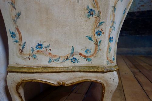 19TH CENTURY ITALIAN VENETIAN PAINTED BOMBE SIDEBOARD COMMODE - ADDITIONAL PHOTO 3