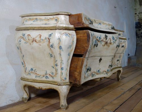 19TH CENTURY ITALIAN VENETIAN PAINTED BOMBE SIDEBOARD COMMODE - ADDITIONAL PHOTO 4