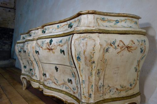19TH CENTURY ITALIAN VENETIAN PAINTED BOMBE SIDEBOARD COMMODE - ADDITIONAL PHOTO 8